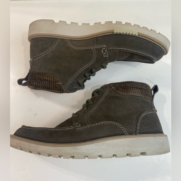 Clarks Men’s Barnes Mid Ankle Boot Dark Grey Suede Size 9.5 M Grip Sole Shoe main image 7